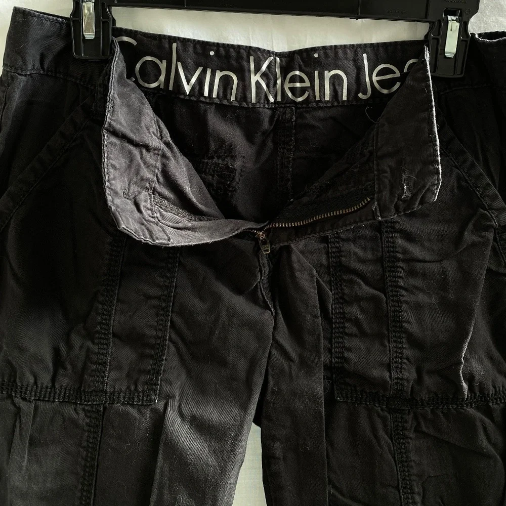 Clavin Klein Cargo Capri Size: 8 - Picture 8 of 11